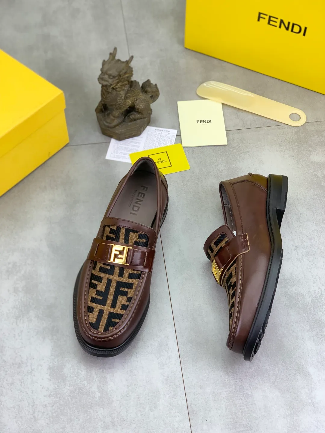 ​Men's shoes 💰P480💰[New model] Water dyed cowhide 🆘 The latest FENDI (Fendi) new casual leather shoes 🕶️🕶️Simple routing effect, showing an elegant and cool driving shoe 🎬Made of Italian 🇮🇹 imported calfskin + first-layer water-dyed cowhide lining🐂Excellent material🎬Detailed workmanship 🤗Comfortable foot feel➰➰. ​Pair it with any outfit to show your taste and temperament, low-key luxury ♻️Design ​simple and elegant ​noble and fashionable 🍃​Very loved and favored by trendy men 💓❤️Size: 38-44 2⃣️colors available